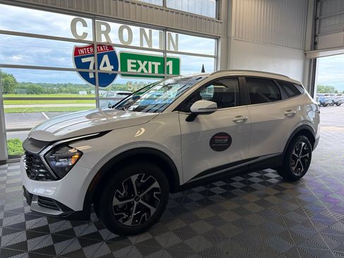 Used 2023 Kia Sportage EX AWD/4WD image 3