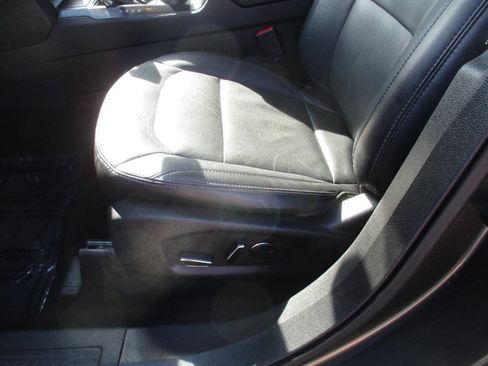 Used 2017 Ford Explorer XLT w/ Equipment Group 202A image 13