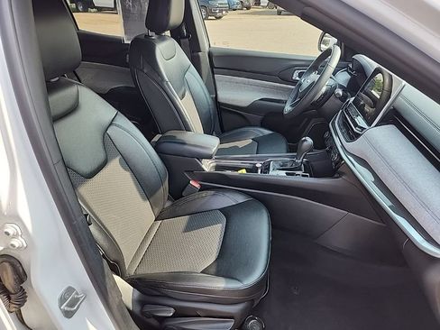 Used 2024 Jeep Compass Latitude AWD/4WD image 44