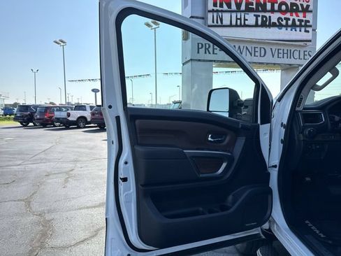 Used 2017 Nissan Titan Platinum Reserve AWD/4WD image 10