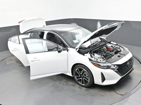 New 2025 Nissan Sentra SR w/ SR Premium Package image 38