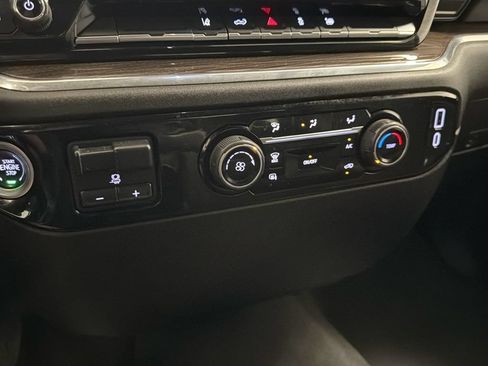 Used 2024 Chevrolet Silverado 2500 LT AWD/4WD image 17