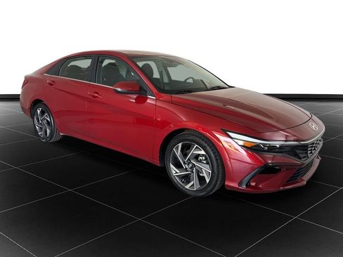 Used 2025 Hyundai Elantra Limited image 7