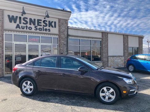 Used 2015 Chevrolet Cruze LT image 2