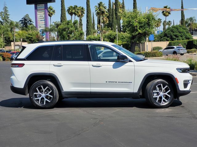 Used 2023 Jeep Grand Cherokee Limited AWD/4WD image 4