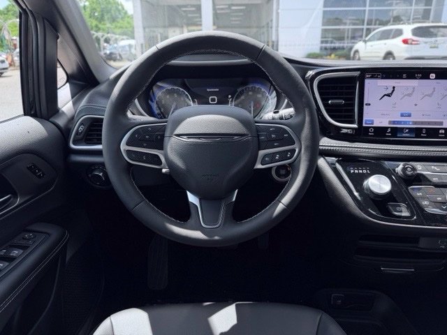 New 2027 Chrysler Pacifica Select FWD image 30