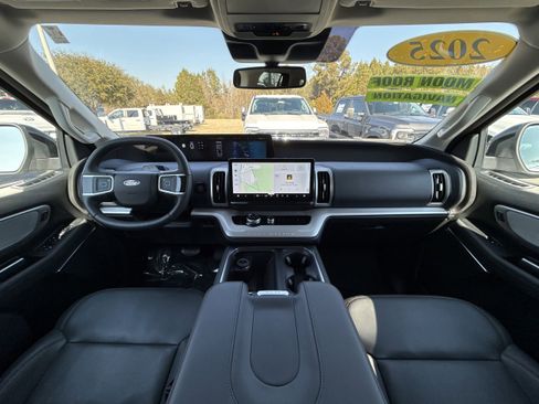 Used 2025 Ford Expedition Active image 13