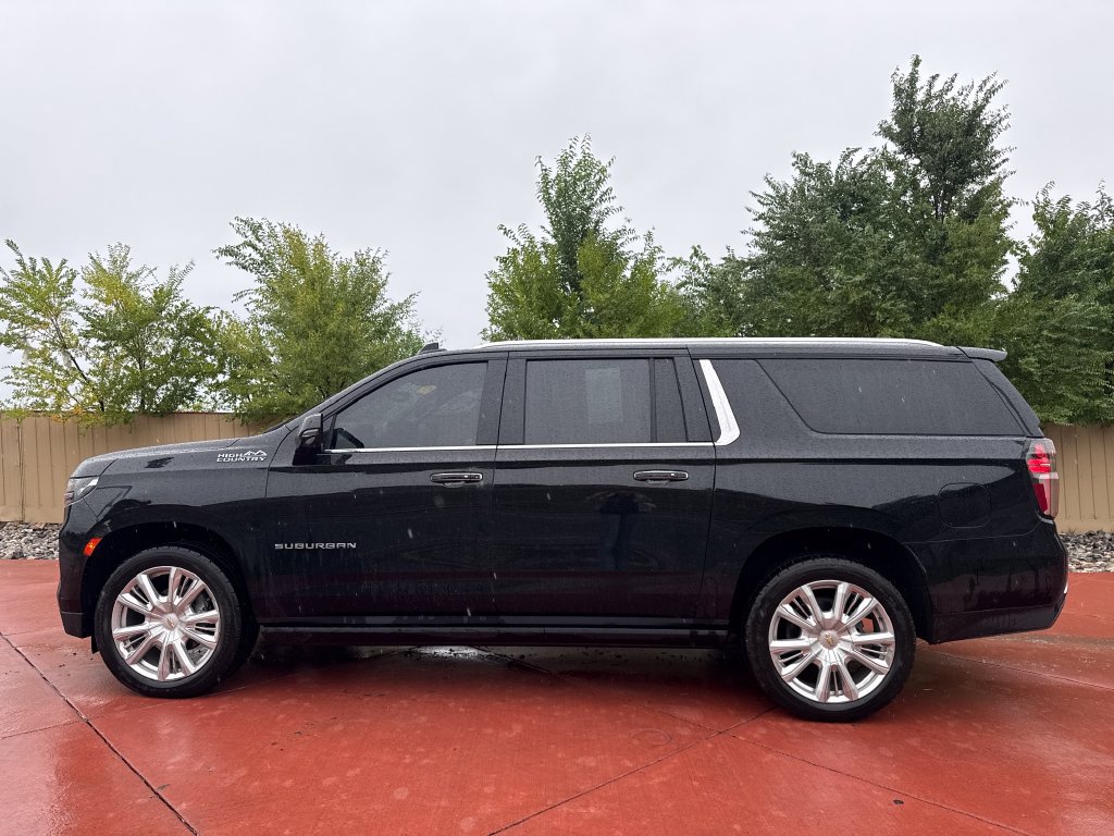 Used 2021 Chevrolet Suburban High Country w/ Premium Package 2 AWD/4WD image 5