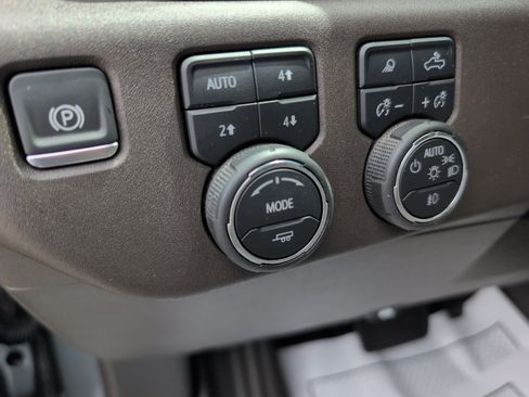 Used 2024 Chevrolet Silverado 1500 LTZ AWD/4WD image 23