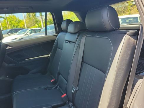 Used 2022 Volkswagen Tiguan SE R-Line image 10