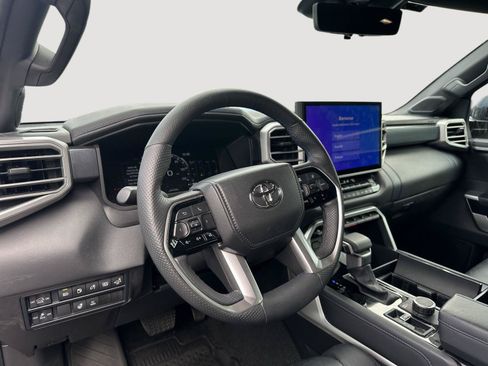 Used 2025 Toyota Sequoia Platinum AWD/4WD image 11