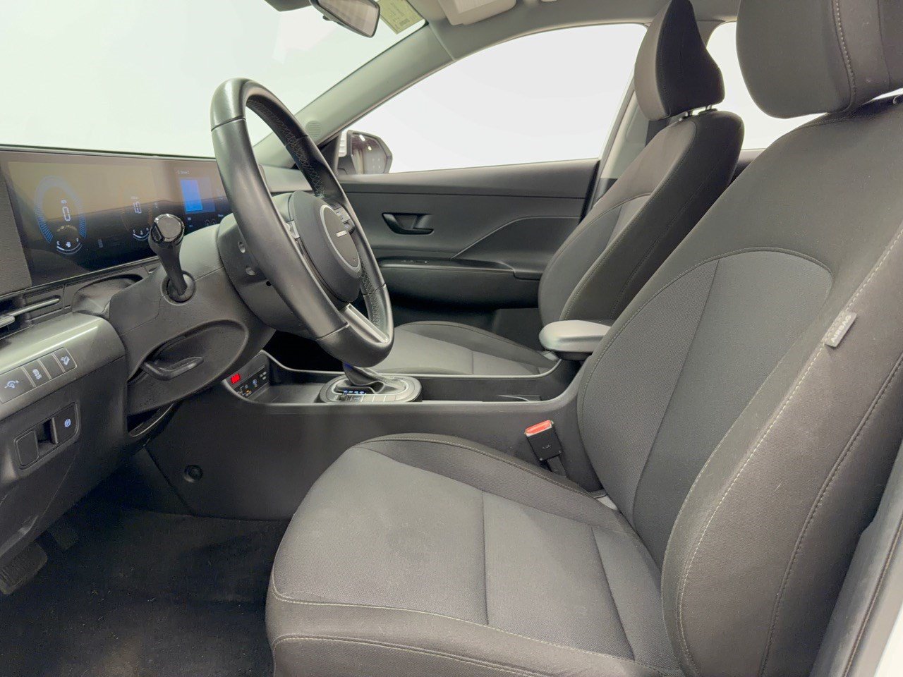 Used 2025 Hyundai Kona SEL AWD/4WD image 5