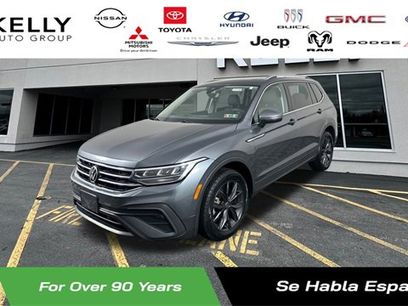 Used 2022 Volkswagen Tiguan SE w/ Panoramic Sunroof Package