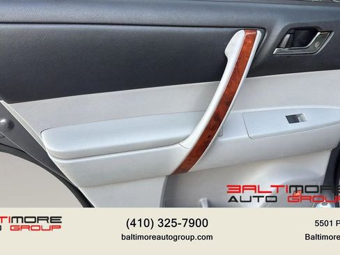 Used 2013 Toyota Highlander Limited AWD/4WD image 31