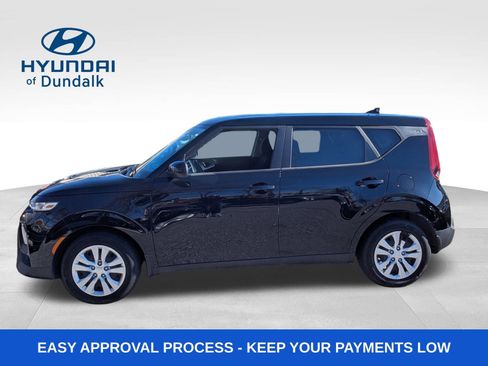 Used 2022 Kia Soul LX image 2