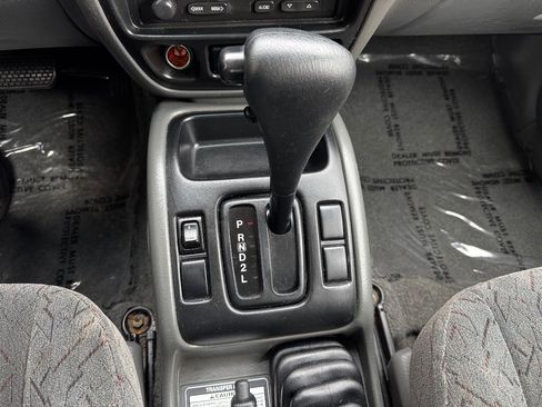 Used 2002 Chevrolet Tracker ZR2 image 25