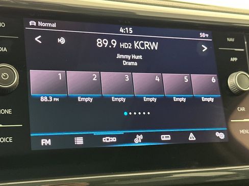 Used 2022 Volkswagen Taos SEL w/ Panoramic Sunroof Package image 17