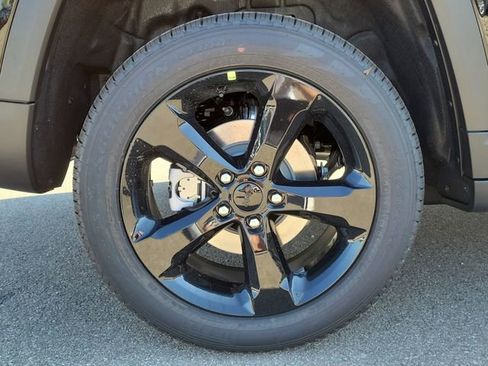 New 2025 Jeep Grand Cherokee Limited w/ Black Appearance Package image 6