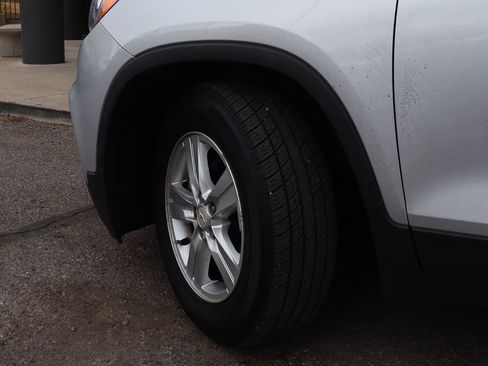 Used 2020 Chevrolet Trax LT w/ LT Convenience Package image 6