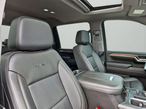 Used 2024 GMC Sierra 2500 Denali w/ Denali Reserve Package image 15