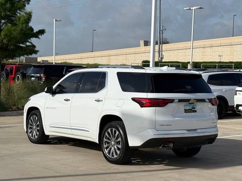 Used 2022 Chevrolet Traverse Premier FWD image 6