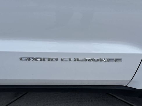 Used 2015 Jeep Grand Cherokee Limited w/ Trailer Tow Group IV image 9