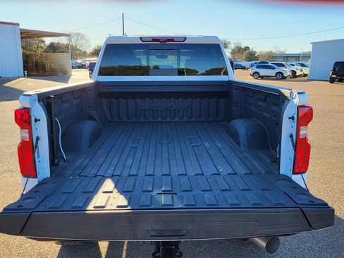 Used 2024 Chevrolet Silverado 2500 ZR2 w/ Technology Package image 34