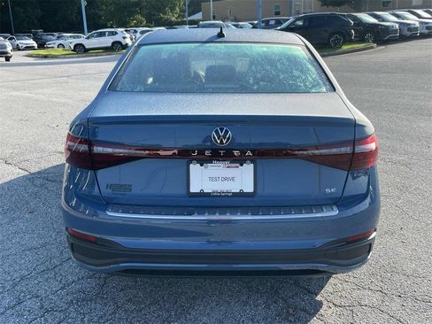 Used 2025 Volkswagen Jetta SE FWD image 5