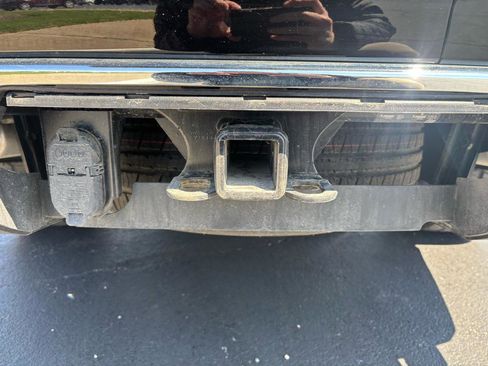 Used 2024 Chevrolet Tahoe Premier w/ Premium Package image 13