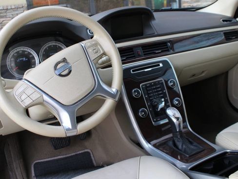 Used 2013 Volvo XC70 3.2 image 18