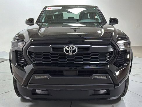 Certified 2025 Toyota Tacoma TRD Off-Road image 2