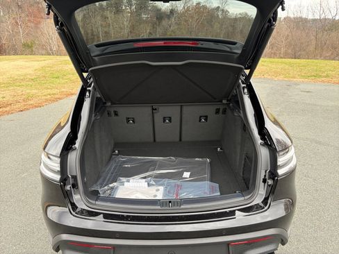 New 2026 Porsche Macan GTS image 17