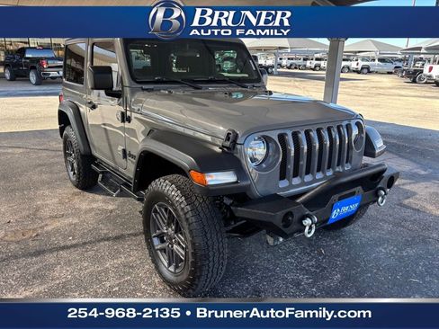 Used 2021 Jeep Wrangler Sport image 3