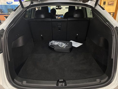 Used 2022 Tesla Model Y Long Range image 15