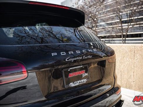 Used 2015 Porsche Cayenne Turbo image 28