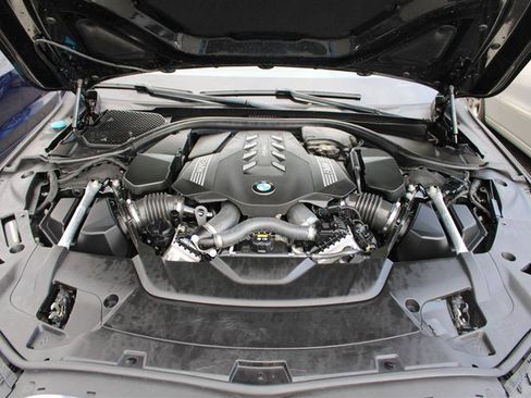 Used 2020 BMW 750i xDrive w/ Cold Weather Package image 26