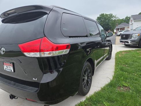 Used 2011 Toyota Sienna XLE FWD image 4