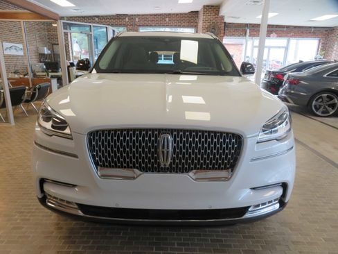 Used 2020 Lincoln Aviator Reserve w/ Equipment Group 202A image 2