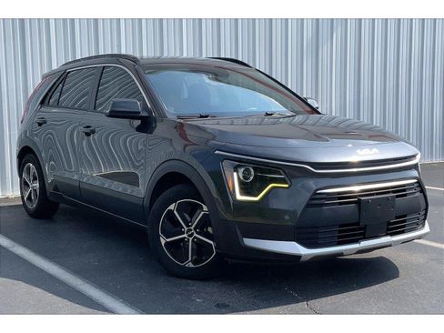 Used 2023 Kia Niro EX FWD image 2