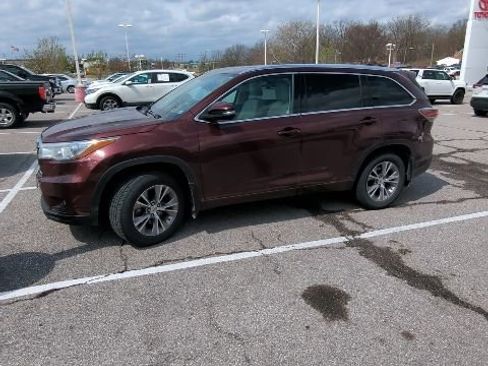 Used 2015 Toyota Highlander XLE image 2
