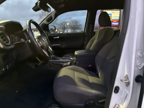 Used 2019 Toyota Tacoma TRD Off-Road image 10