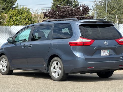 Used 2015 Toyota Sienna LE FWD image 5