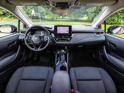 Used 2025 Toyota Corolla LE w/ LE Premium Package FWD image 2
