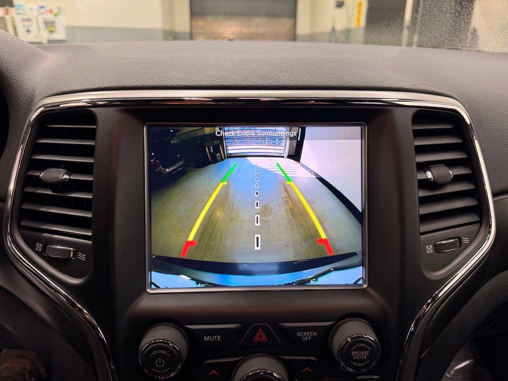 Used 2018 Jeep Grand Cherokee Altitude AWD/4WD image 17