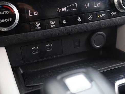 Used 2025 Mitsubishi Outlander AWD image 17