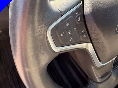 Used 2018 Chevrolet Equinox Premier FWD image 16
