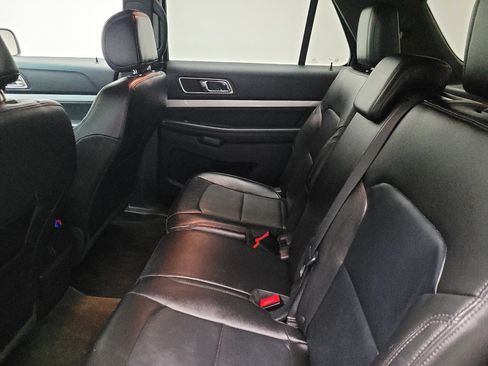 Used 2016 Ford Explorer XLT w/ Equipment Group 202A AWD/4WD image 18