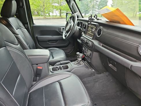 Used 2023 Jeep Wrangler Unlimited Sahara w/ Cold Weather Group AWD/4WD image 11