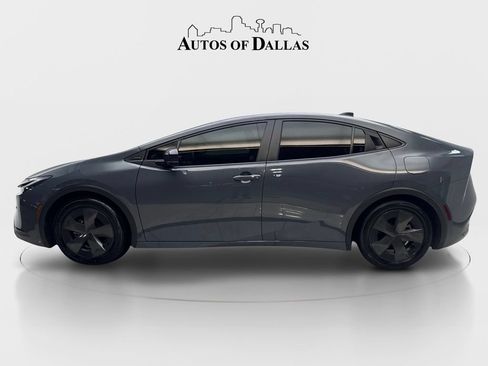 Used 2025 Toyota Prius LE FWD image 5