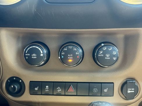 Used 2015 Jeep Wrangler Rubicon w/ Power Convenience Group AWD/4WD image 25